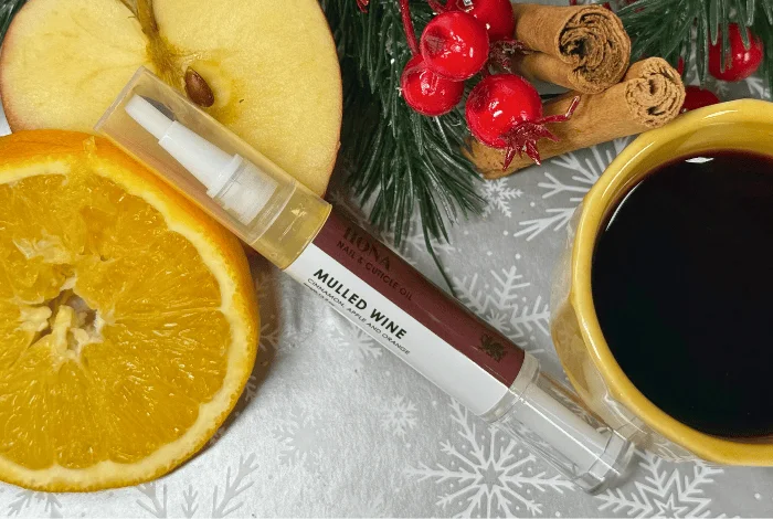 High-pigment nail lacquer-Nail & Cuticle Oil Pen - Mulled Wine